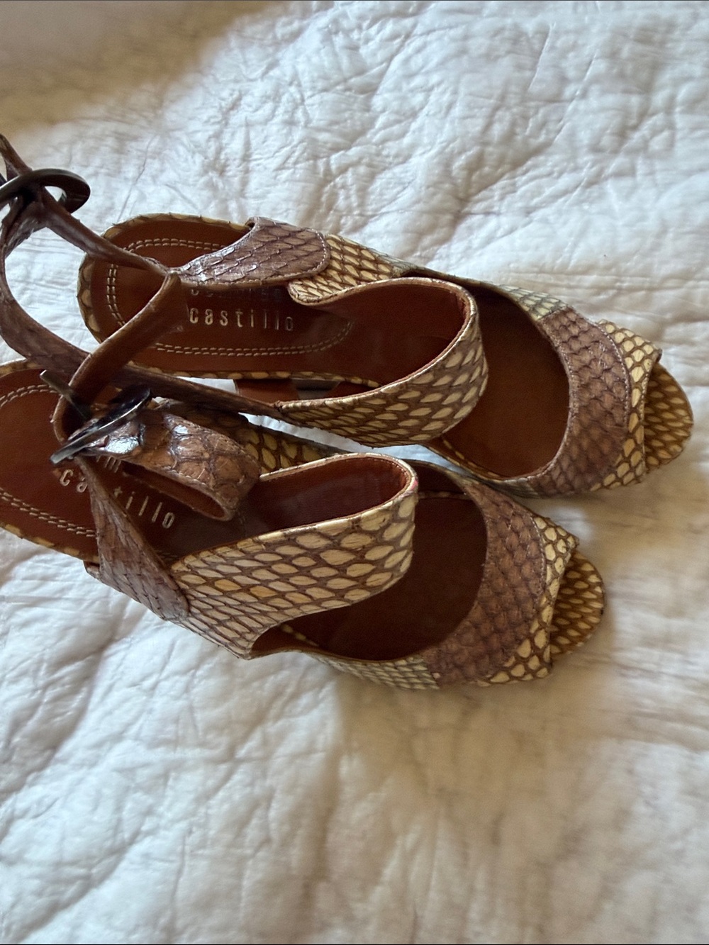Edmundo Castillo Open-Toe Python-Pattern Heels in Gold and Brown - Picture 3 of 6